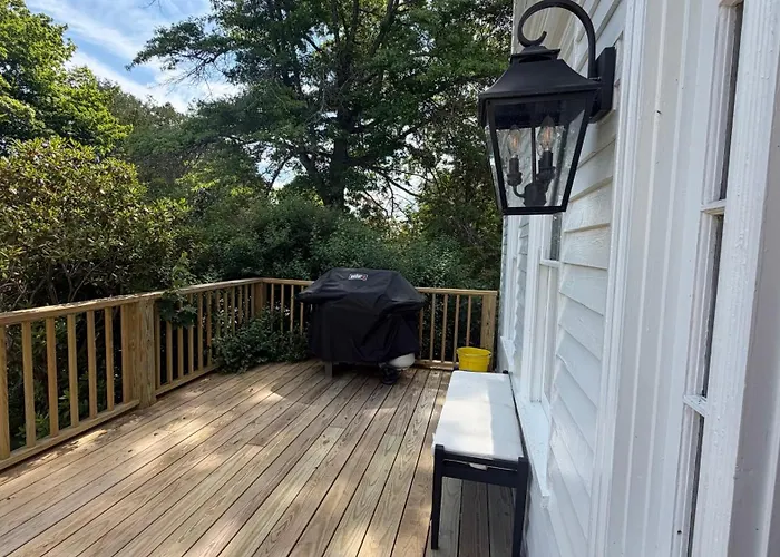 Downtown Studio W/ Full Kitchen & Shared Porch - Walk Everywhere In Town
