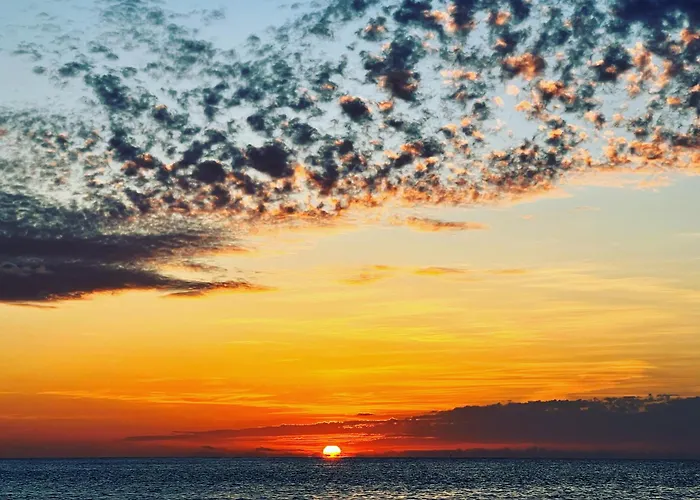 Blue House Getaway - Waterfront Villa In Duck Key