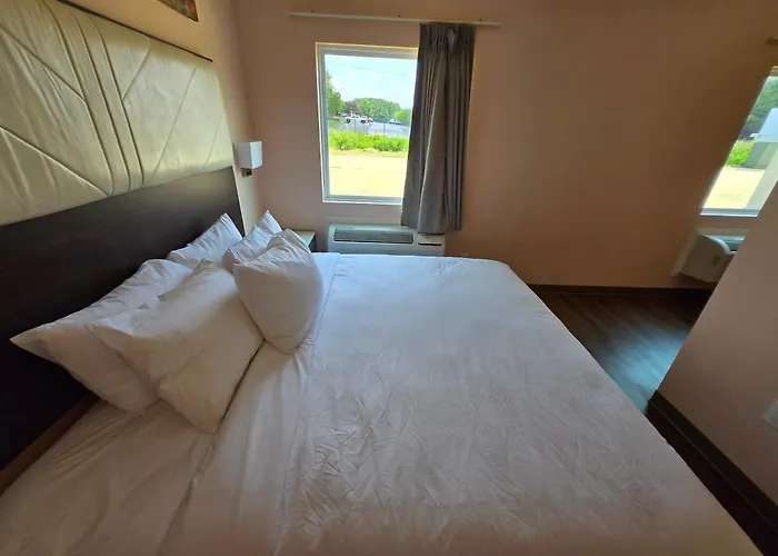 Red Lion Inn & Suites Adairsville