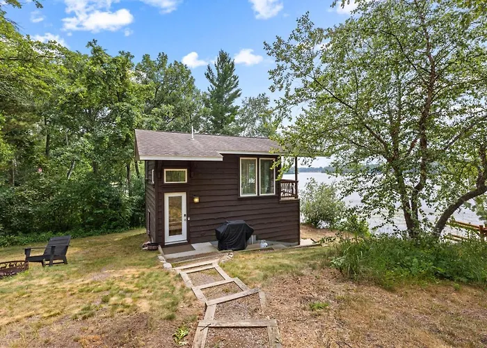 Cozy Rice Lake Cabin With Balcony And Grill And Views