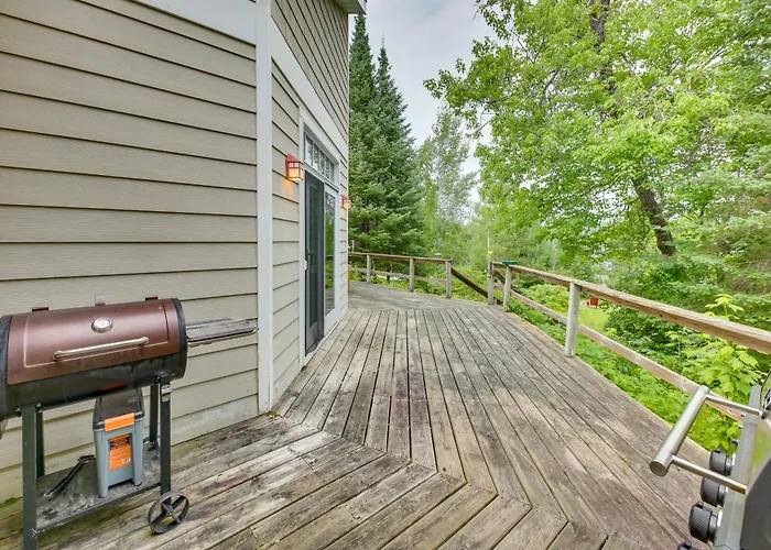 4-Season Recreation: Secluded Pike River Cabin