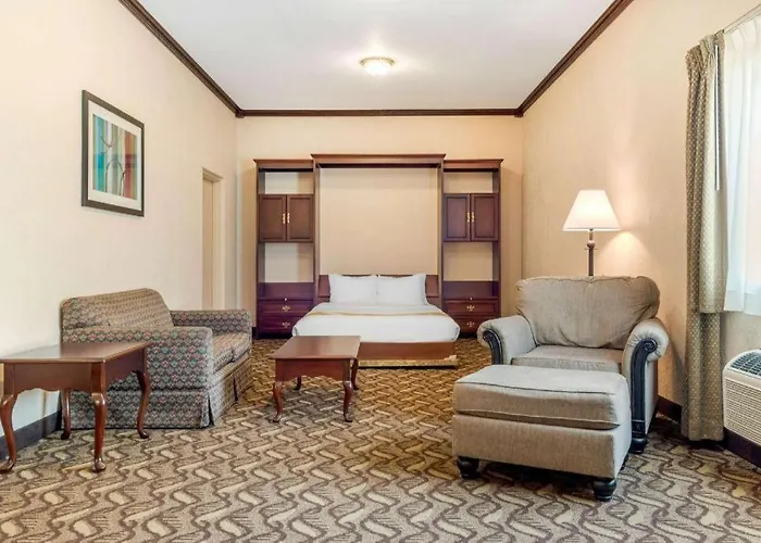 Quality Inn & Suites Zanesville City Center