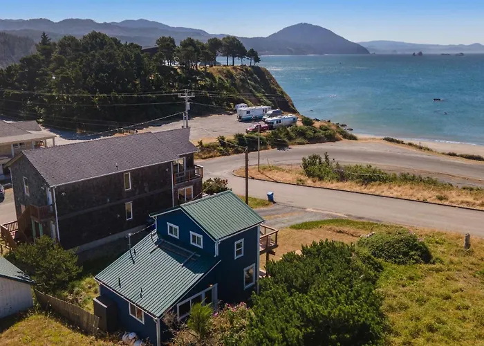 Newly Remodeled Ocean View Retreat, Balcony And Bbq