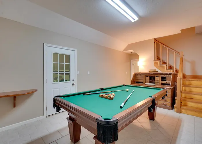 Bring Your Boat! 'All Decked Out' Byrdstown Home