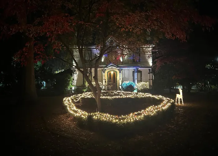 Historic 5Br 1858 Estate Near Barton And Warbirds