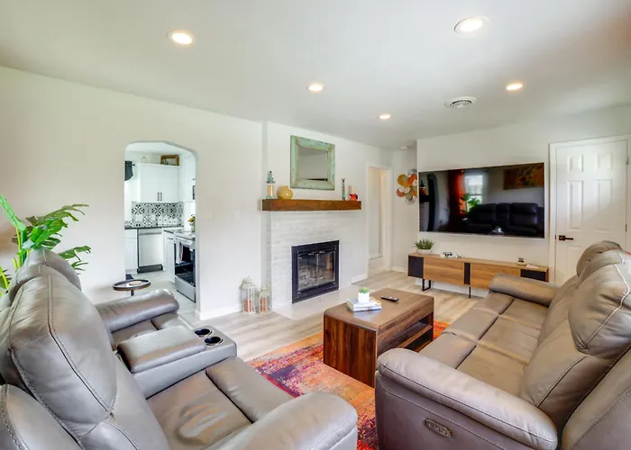 Pet Friendly W/ Yard! Modern La Porte Home By Dtwn