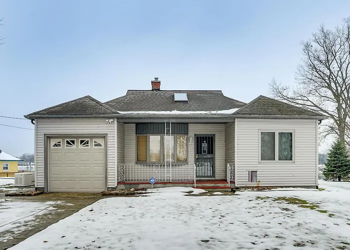 Lakefront Home W/ Views, 7 Mi To Dtwn Paw Paw