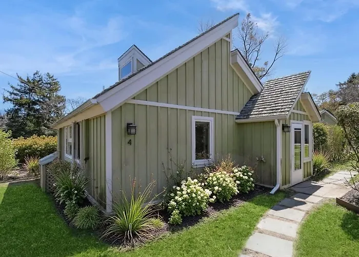 Walk To Beach - Seabreeze Cottage #4