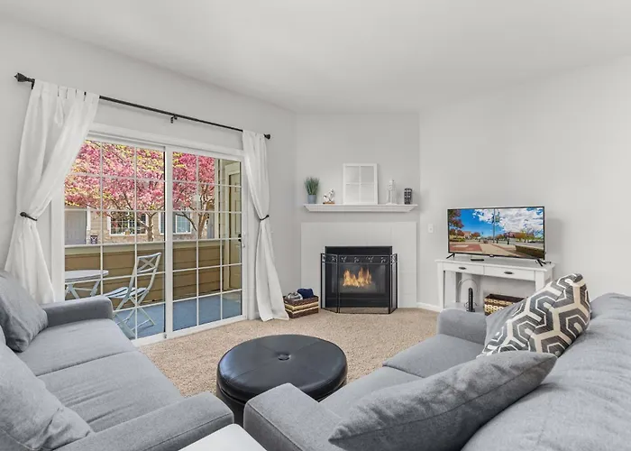 Beacon At The Lakes Cozy 2B2B, Grnd Level Condo