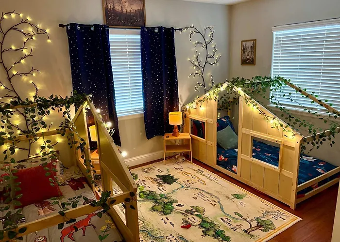 Cozy Woodland Family Cabin With Private Deck Fenced Yard