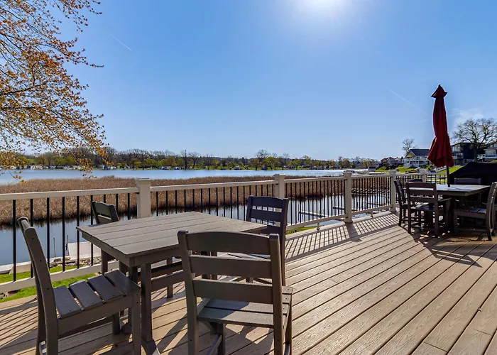 Private Dock & Large Deck! Jimmerson Lake Escape