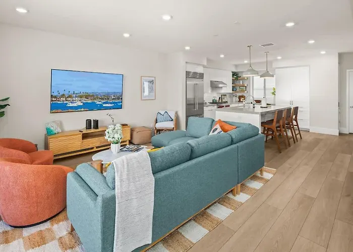 3 Minute Walk To Beach 4 Bedroom Home