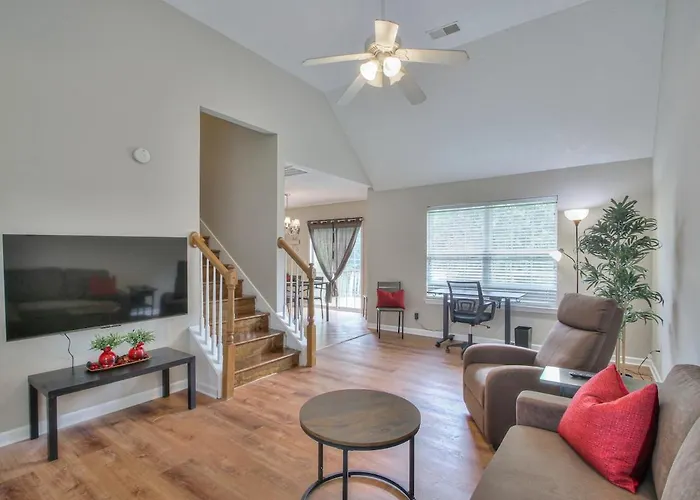 Clear Great Location & Comfortable Family Home