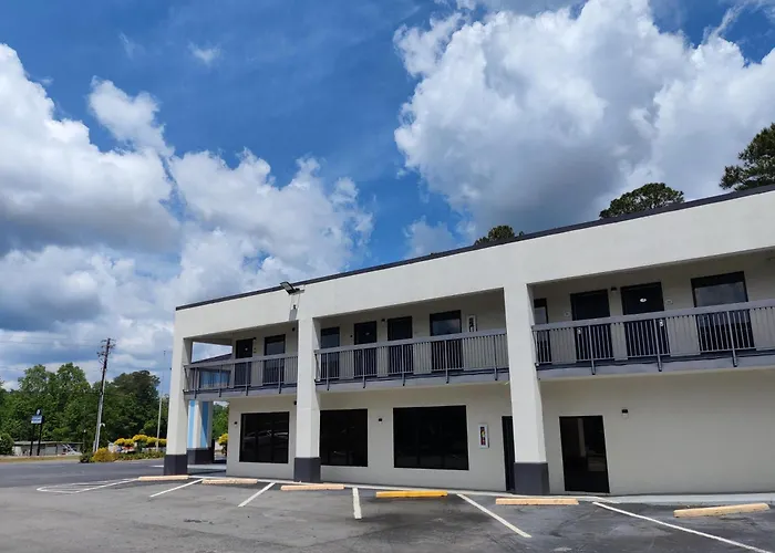 Speedway Inn & Suites