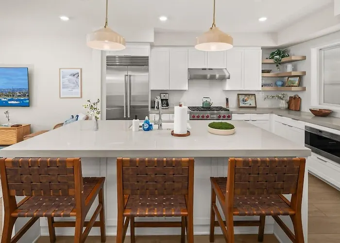 3 Minute Walk To Beach 4 Bedroom Home