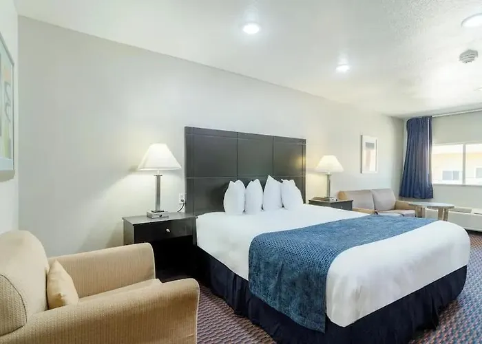 Atria Inn & Suites Kitchenette