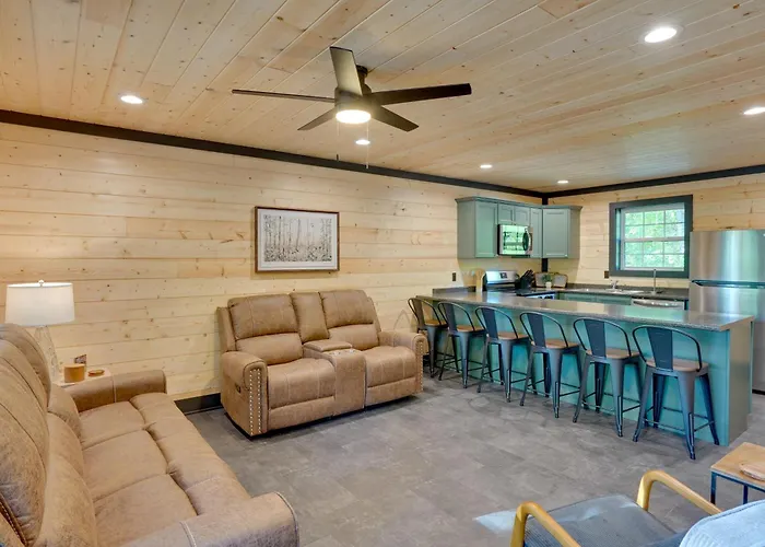 Steps To Lake! Pet-Friendly Murray Retreat W/ Deck