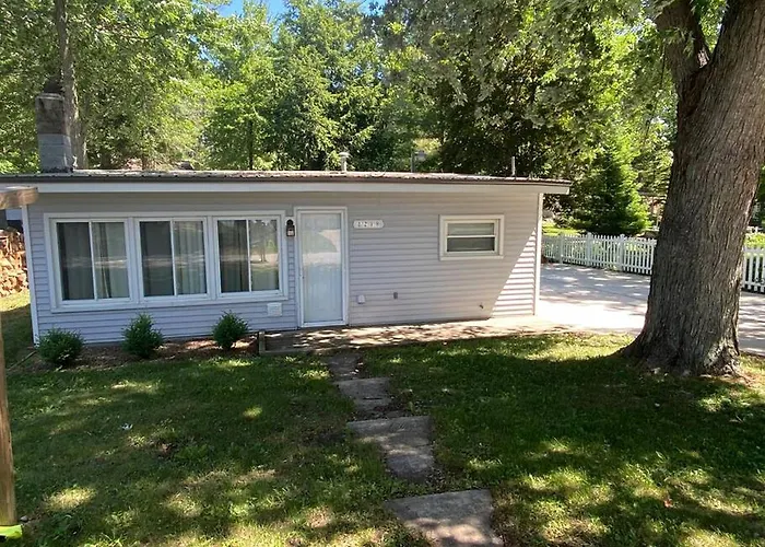 Peaceful And Pet-Friendly Lake Mitchell Cabin For An Exciting Escape By The Heart Of The Manistee National Forest, Michigan