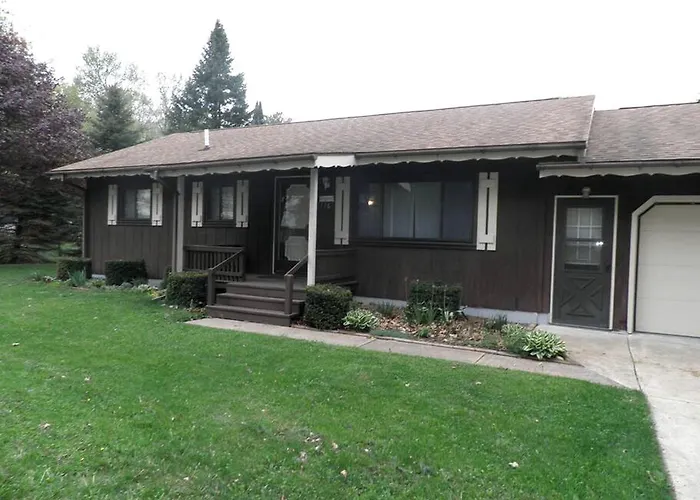 Pet-Friendly, Wonderful Waterfront Family Getaway Cabin With Private Access To Lake Mitchell & Lake Cadillac In Michigan