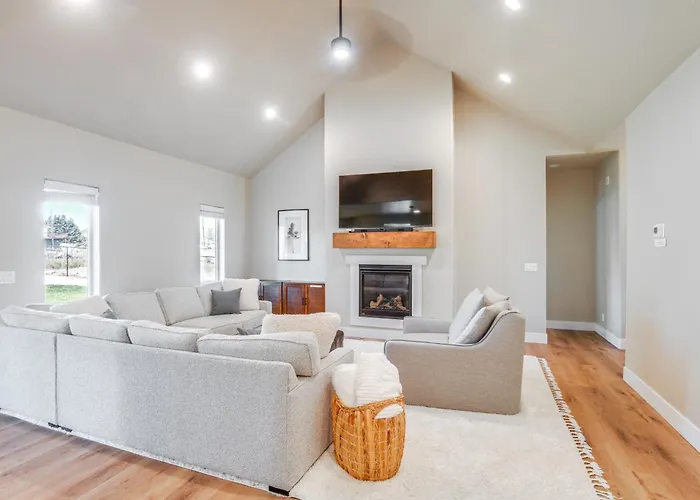 1 Mi To Pools: Chic Lava Hot Springs Home