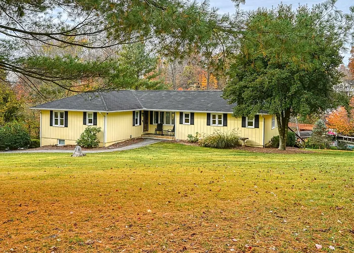 Yellow Fellow - Lake House With Hot Tub, Waterfront Deck, Swimming Cove & Firepit