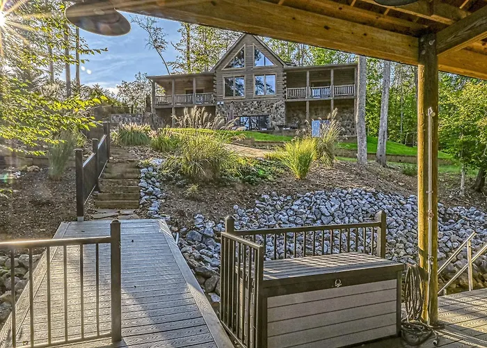 Cabin On The Cove - Luxe Lakefront Pet Friendly Cabin On 5 Acres With Huge Dock