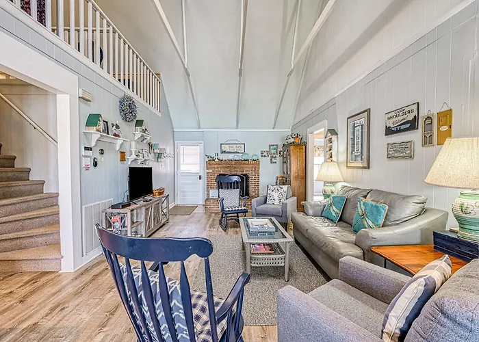 Cottage At The Lake - Waterfront Lake-View Home With Dock, Fireplace, Pool Table, Kayaks, & Firepit