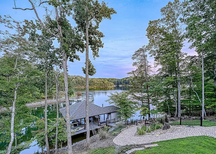 Cabin On The Cove - Luxe Lakefront Pet Friendly Cabin On 5 Acres With Huge Dock