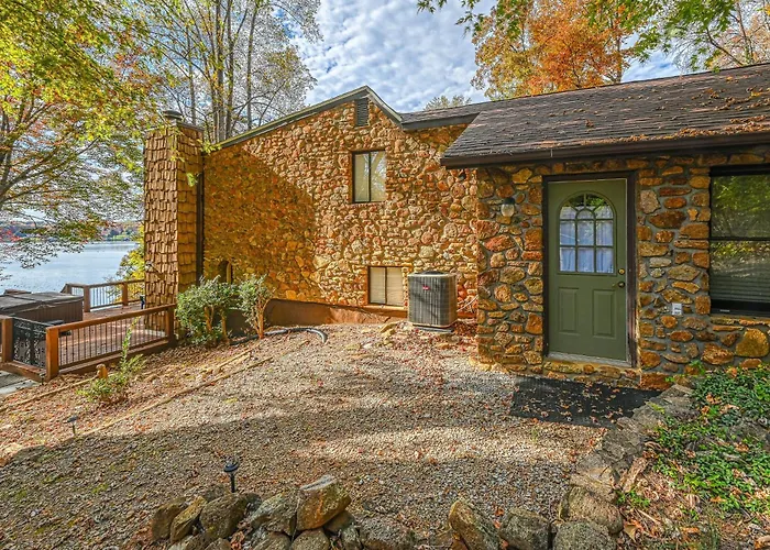 Herons Rest - Lakefront Home With Dock, Pool Table, & Hot Tub - Dogs Ok