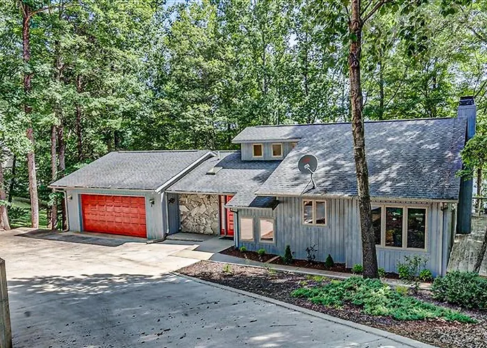 A Kerr Home - Waterfront Home With Private Dock, Lake Views, Kayaks, Paddleboat, & Pool Table