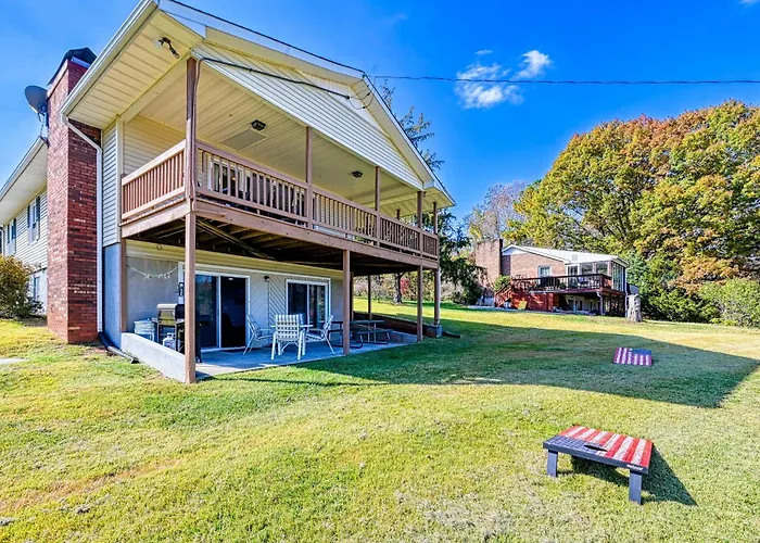 Three Sheets To The Wind - Dog-Friendly Lakefront Home With Dock, & Kayaks