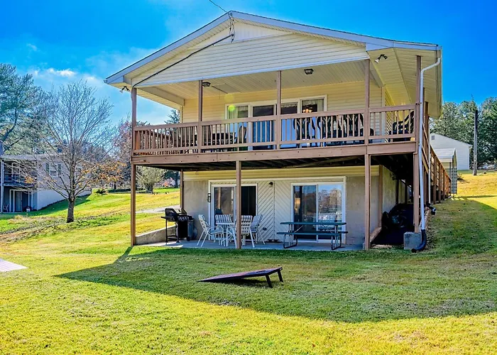 Three Sheets To The Wind - Dog-Friendly Lakefront Home With Dock, & Kayaks