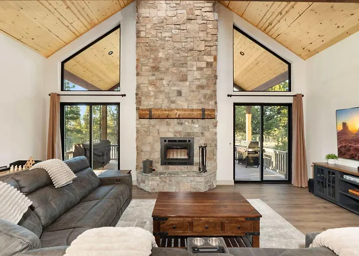 Cozy Mountain Cabin With Decks Fireplace & Games