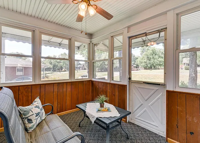 5 Mi To Whitewater Center! Home W/ Peaceful Porch