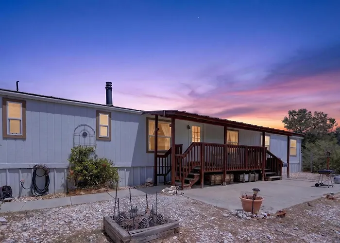 Tehachapi 12-Guest Group Escape Home