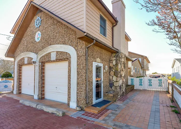 Stroll To Shore: Villas Escape W/ Private Patio!