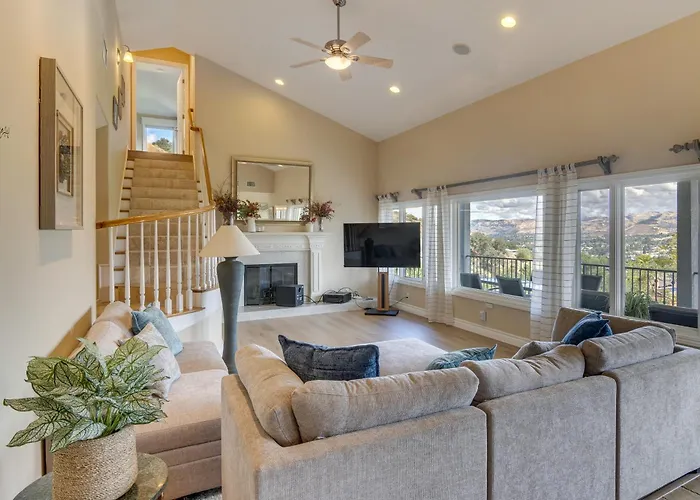 Amazing Mtn & City Views! Simi Valley Hideaway
