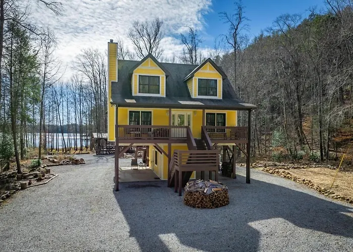 Lakefront Home On Private Cove With Creek