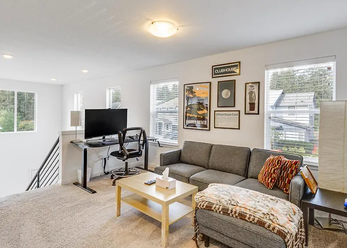 Fenced Yard & Grill! Family Haven In Port Orchard