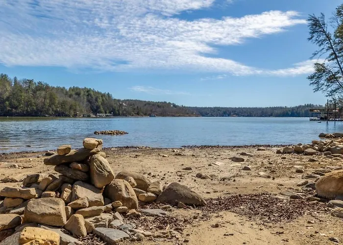 Lakefront Home On Private Cove With Creek