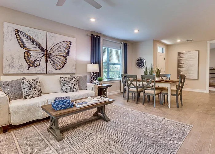 Work & Play! Home W/ Modern Comfort In Estero