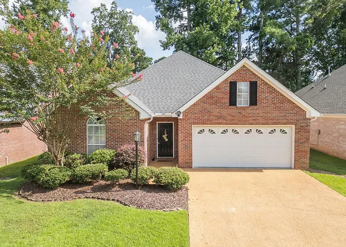 New! Starkville Retreat Walk To Msu