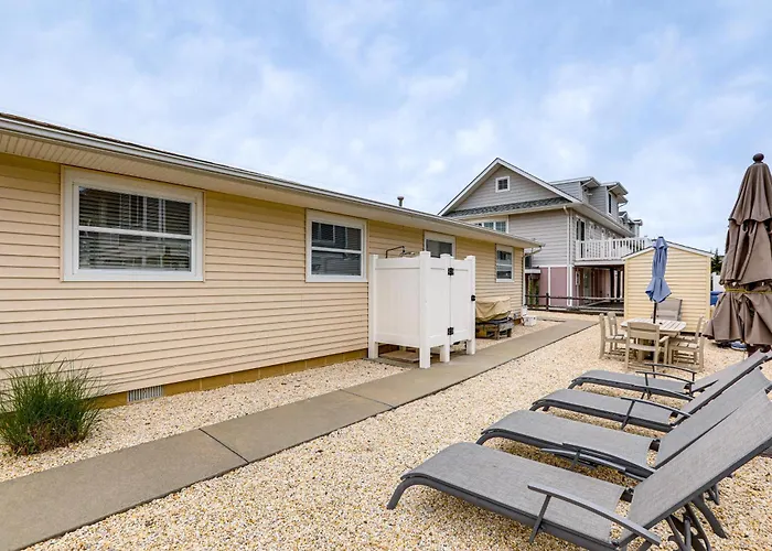 Walk To Beach! Pet-Friendly Getaway In Lavallette