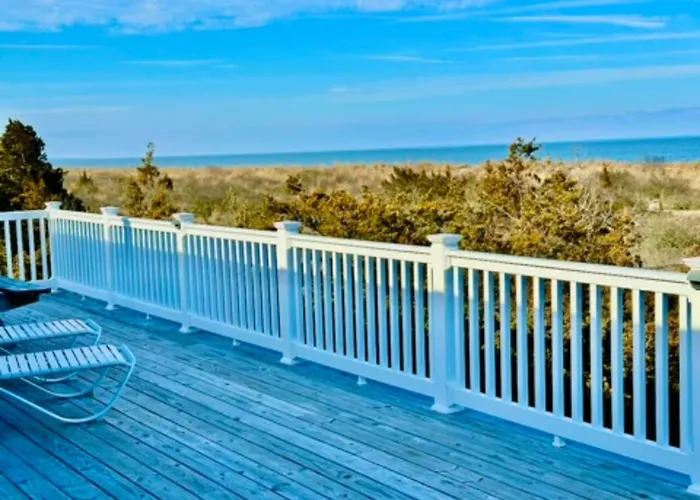 Beachview: On Beach. Pool Table. Pet-Friendly.