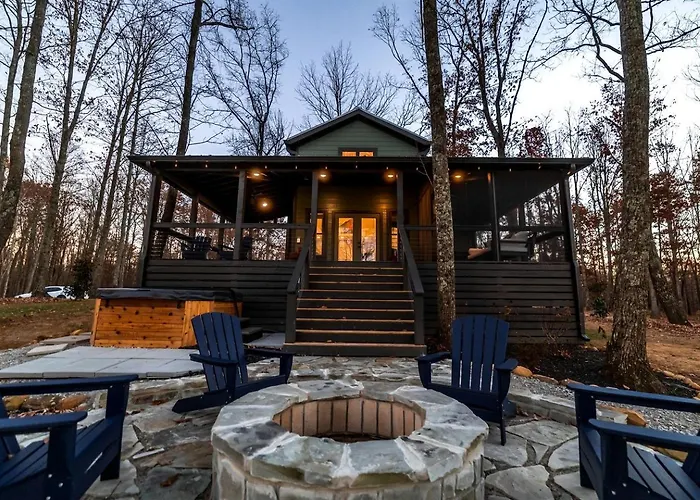 Scenic Bluffside Tiny Home Retreat With Kid-Friendly Loft Near South Cumberland In Monteagle, Tennessee