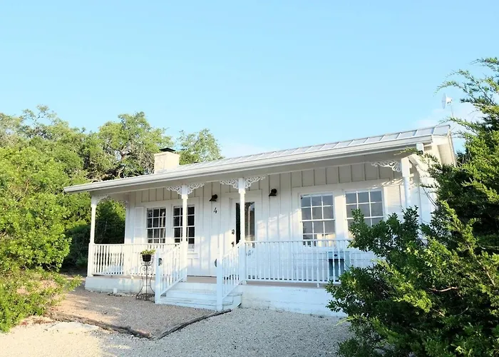 Pet-Friendly Canyon Lake Getaway Rental Ideal For A Texas Hill Country Retreat