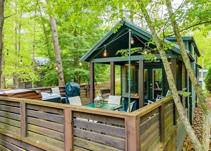 Amazing Cabin Fire Pit Provided In Monteagle, Tennessee