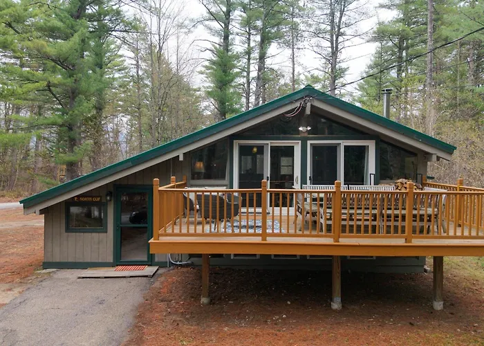 Walk To Cathedral Ledge Trails! Cozy Family Home