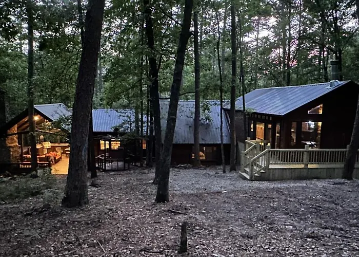 Bent Pine Lodge | Spacious 4Br Broken Bow Cabin With Hot Tub, Fire Pit & Grill