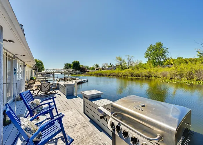 Angler'S Paradise: Lake Wawasee Waterfront Home